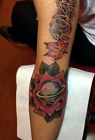 Personalizované tetování květ paže květ je velmi módní