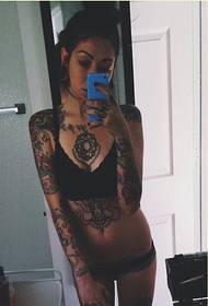 žena osobnost černobílý květ rameno tetování obrázek ocenění