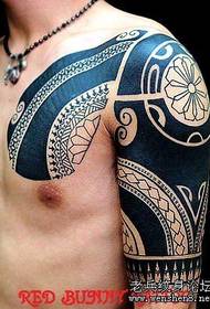 Totem Half Tattoo Pattern: Klassiskt alternativ Totem Half Tattoo Pattern
