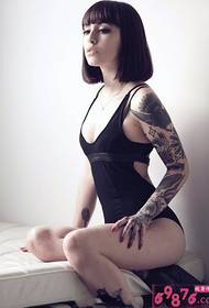 seksīga skaistuma personība mode ziedu roka tetovējums bildes attēls