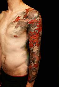 Les imatges del tatuatge del braç de flors de color brillant són molt atractives