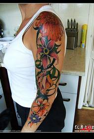 Modèle de tatouage floral de bras de fleur