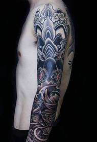 Diezgan uzkrītoši ziedu rokas tetovējuma attēli