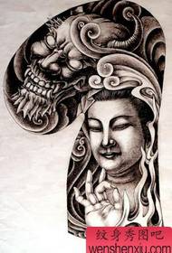 Half-hneev tattoo qauv: Ib nrab-hneev Guanyin dab sib txawv tattoo qauv