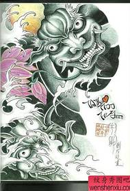 Традиционное изображение рукописной татуировки с изображением пол черепа, собранное в китайском тату-баре