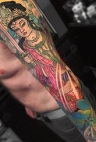Una varietà di disegni ad acquerello dipinti ad acquerello creativi che dominano il modello classico del tatuaggio del braccio del fiore
