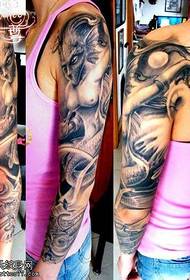 ຮູບແບບ Tattoo Mermaid Flower Arm