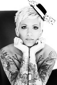 modello di tatuaggio braccio personalità fiore bianco e nero moda personalità