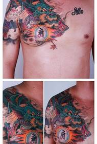 Szuper jóképű hűvös színes félig felhős sárkány tetoválásmintázat ajánlott