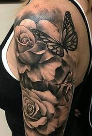 花朵与蝴蝶一起的花臂纹身图案