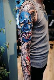 Изискана и перфектна ръка за цветя като татуировка на татуировки