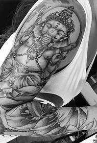 Modello del tatuaggio del loto del dio dell'elefante tradizionale del braccio del fiore