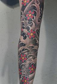 Класичан и великодушан узорак за тетовирање руку са цвећем за младе забаве