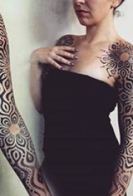 Osobni crni ubodni geometrijski crte kreativni uzorak tetovaža