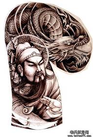 Tetovací lišta doporučila mužově nejvyššímu mužovi ucpaný 胛 Guan Gonglong tetovací rukopisný vzor