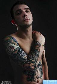 Uzorak tetovaže čovjek s cvjetnom rukom