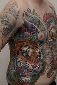 Virágkar férfi oldalsó bordák a szép tigris tetoválás képeken