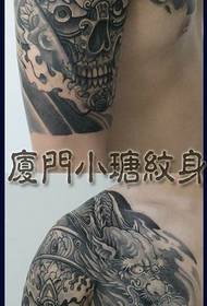 Веома згодна класична дела змаја и бала тетоважа