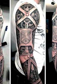 Mfano wa tattoo ya kiume ya biomechanical maua ambayo inakufanya uhisi nguvu