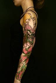 Prachtich en prachtich tattooarm patroan fan blomearm