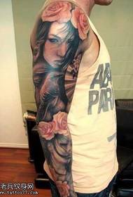 Modello di tatuaggio di bellezza maschile braccio fiore