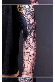 ett stiligt klassiskt tatueringsmönster för krage för blommor