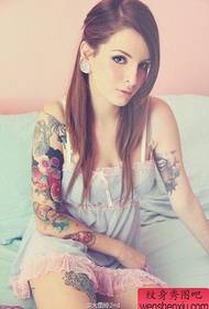 Schwester Farbe Blume Arm Tattoo