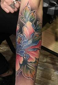 Patrón de tatuaje de flor de peonía de brazo de flor de moda