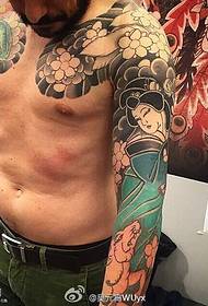 Patrón de tatuaje de brazo de flor de geisha