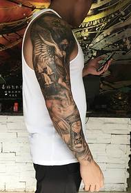 Цветочная рука черно-белая татуировка ангел татуировка личности уникальная