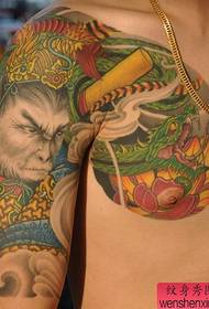 Kínai mitikus karakter Utazás a Nyugat felé a szuper jóképű félhajlatú Sun Wukong tetoválásmintázat elemében