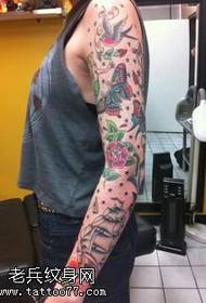 Pola tato lengan bunga klasik Eropa dan Amerika