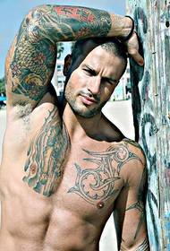 Muški zgodni uzorak za tetovažu cvjetnih ruku