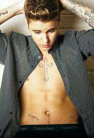 Il tatuaggio di moda di Justin Bieber