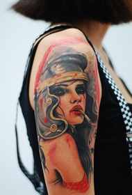 Modello di tatuaggio femminile fumante prepotente