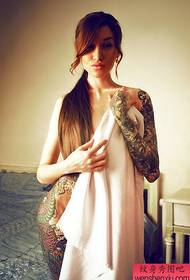 miloko voninkazo amina vehivavy Tattoo miasa