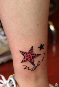 imagem de tatuagem de estrela de cinco pontas de leopardo de pés