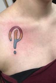 Bocah-bocah wadon tattoo tattoo clavicle ing gambar tato berwarna kolarbonal