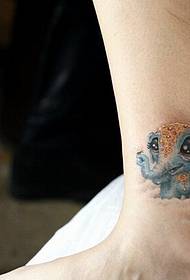 vrouwelijk been kleur olifant tattoo patroon
