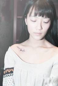 Little Beauty Clavicle English Tattoo Picture