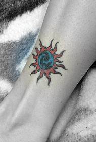 fot-tittande sun totem mode tatuering tatuering