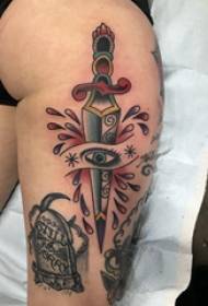 Coscia tradizionale tatuaggio ragazza cosce sugli occhi e pugnale immagini di tatuaggi