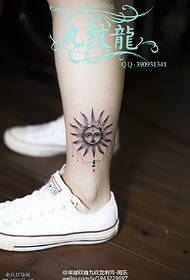 sluneční tetování vzor na kotníku