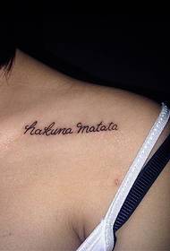 moda clavicle simplice tatuaggio inglese