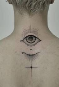 9 pezzi di mudelli di tatuaggi di l'ochji nantu à diverse parti di l'ochju