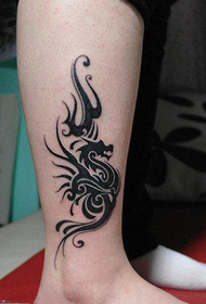 vrouw benen Klassieke mooie totem draak tattoo afbeelding