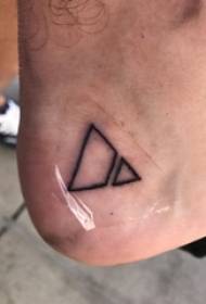 dječaci pete na crnim geometrijskim jednostavnim linijama kreativni trokut Tattoo slike