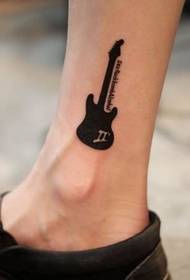 manlig ankel personlighet gitarr tatuering mönster