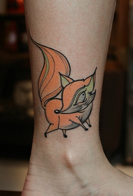 фоотед слатка цртана мала лисица тетоважа