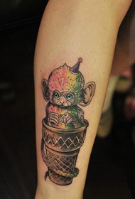 tatuaggio alla caviglia scimmia gelato
